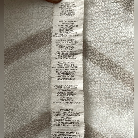 VGUC Fabletics Women’s Black Capri Tights Leggings w/ Mesh Detail Size Medium M - Picture 11 of 11